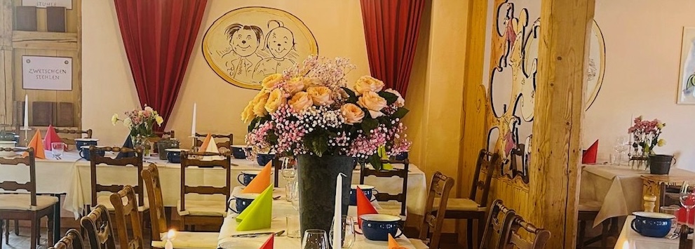 Tisch mit Max & Moritz